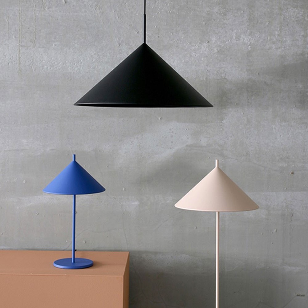 Metal triangle floor lamp black HK Living