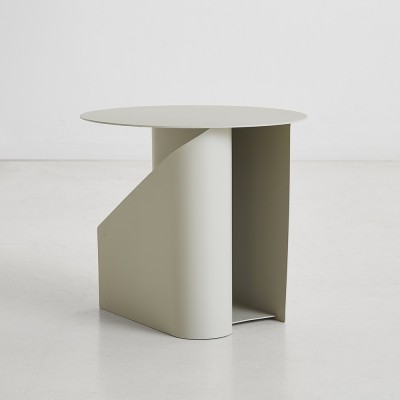 Mesa auxiliar Sentrum gris cálido Woud 2