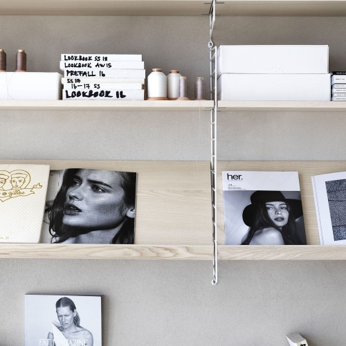 Ash display plank - String systeem String Furniture