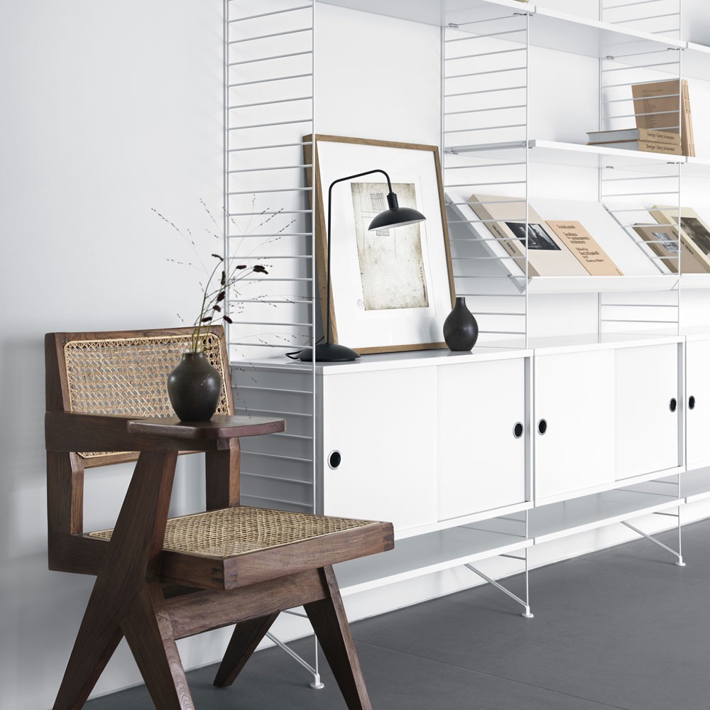 Weißes Ausstellungsregal - Saitensystem String Furniture