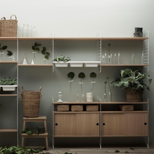 Schrank mit Eichenschiebetüren - Saitensystem String Furniture