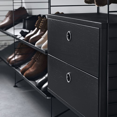 Cassettiera con cassetti in frassino tinto nero - String system String Furniture