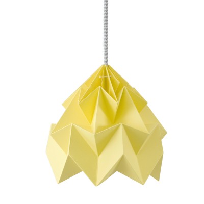 Origami papel colgante polilla amarillo otoño