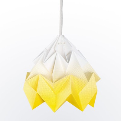 Origami-Suspension aus gelbem Mottenpapier mit Farbverlauf Snowpuppe