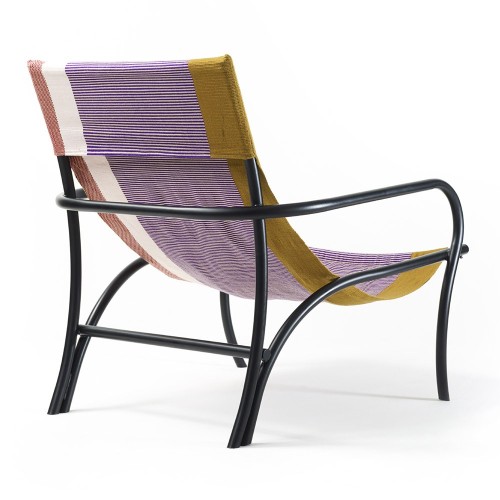 Sillón Maraca dorado, morado, rojo y negro ames