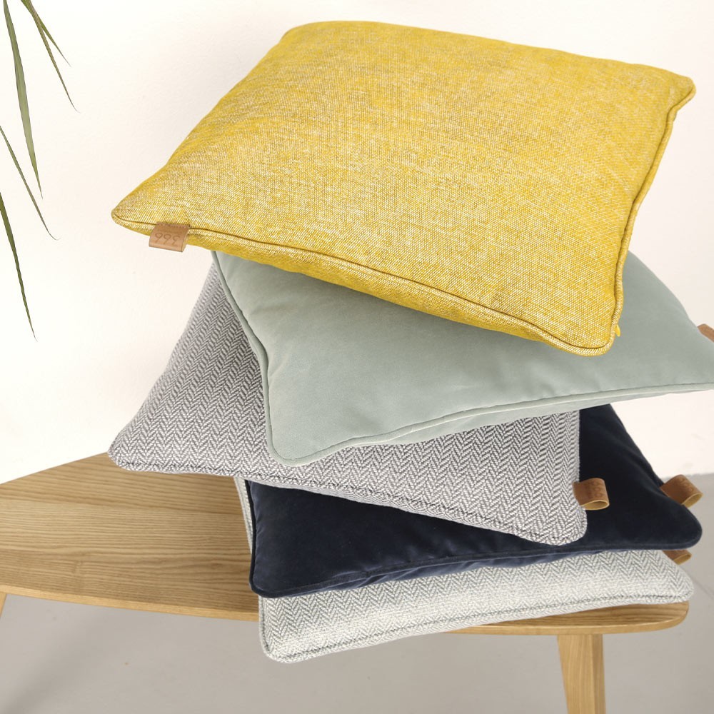 Mandarin square cushion Loft 366 Concept