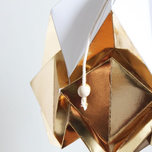 Hanahi Pendelleuchte aus hellem Weiß und Gold Tedzukuri Atelier