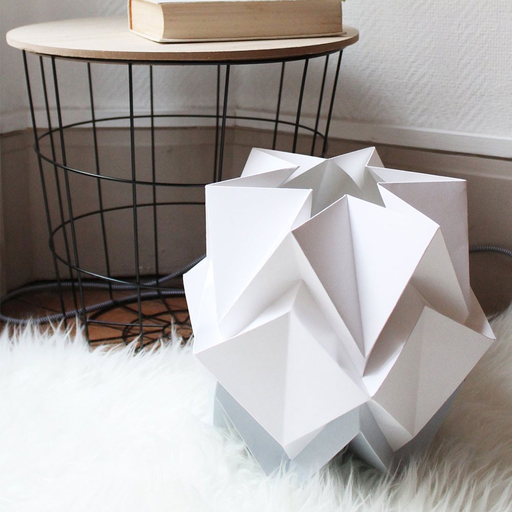 Witte en grijze papieren tafellamp Hikari Tedzukuri Atelier