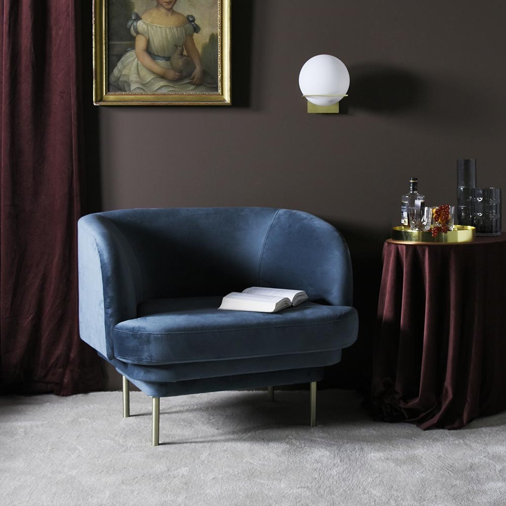 Cornice armchair brass & night blue velvet ENOstudio