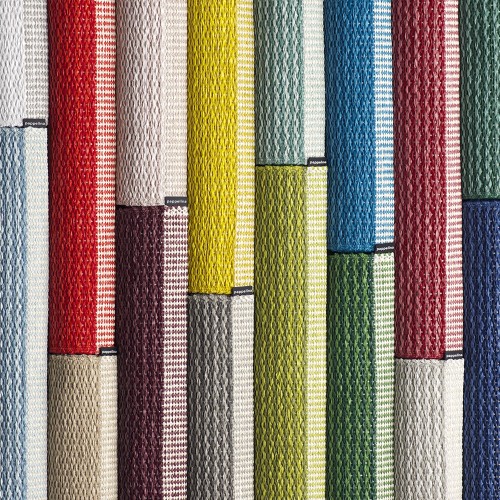 Mono-Teppich aus dunklem Leinen Pappelina