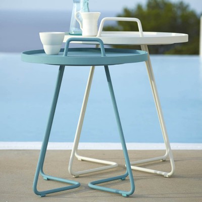 Mesa auxiliar móvil azul claro S Cane-line Cane line