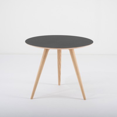 Bijzettafel Arp eiken & zwart M Gazzda