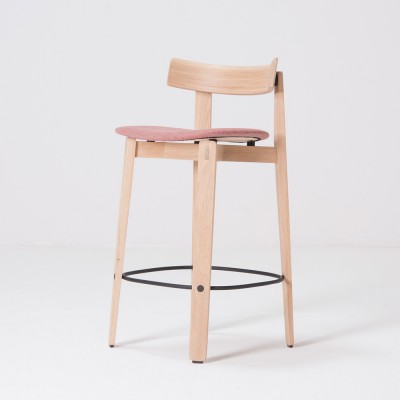 Nora bar chair oak & red fabric H65 cm Gazzda