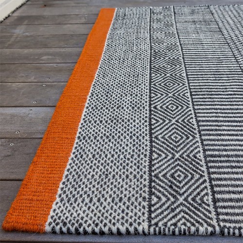 Black & red Triptik rug Edito Paris