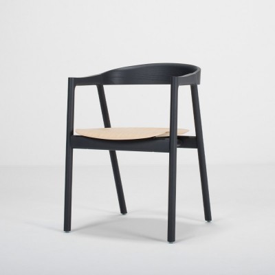 Chaise Muna bicolore chêne & noir Gazzda Gazzda