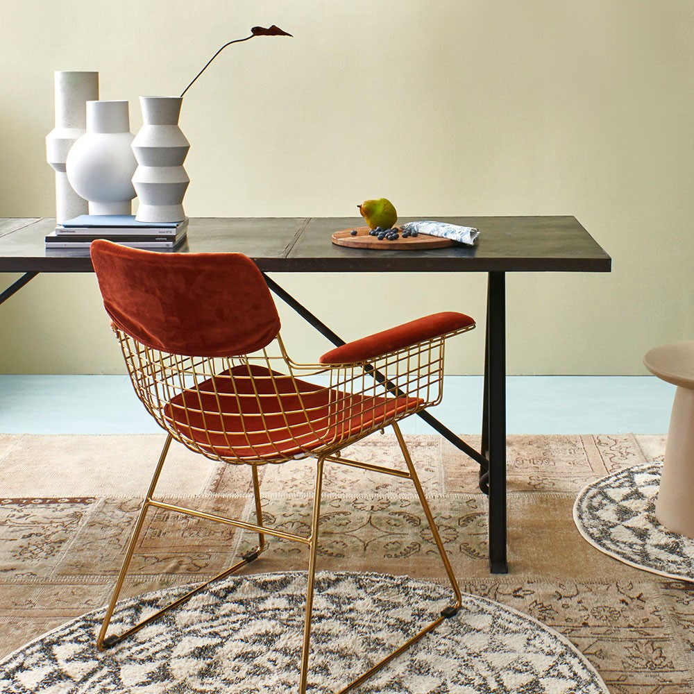 Metal wire chair with arms brass HKliving