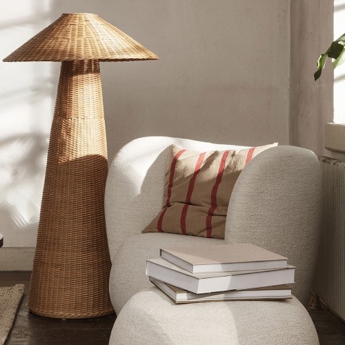 Grande cammello e cuscino rosso Ferm Living