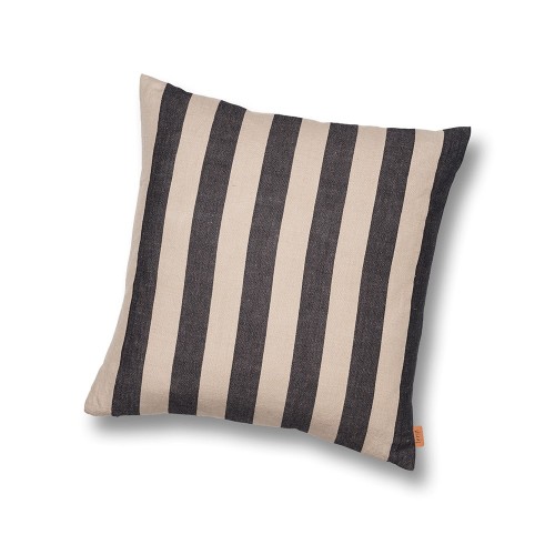 Groot zand en zwart kussen Ferm Living