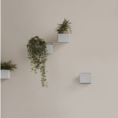 Vakantie Lang verdwijnen Vierkante lichtgrijze plantenbak voor aan de muur | Ferm Living