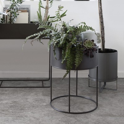 Caja de plantas redonda negra Ferm Living Ferm Living