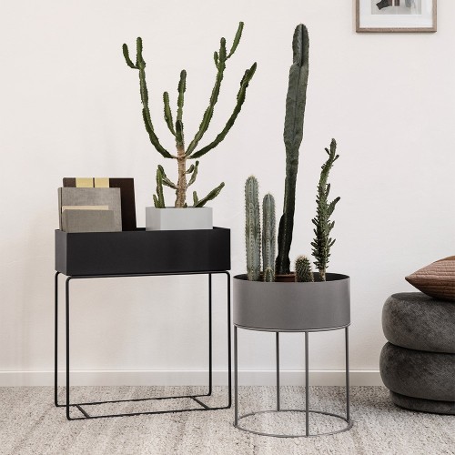 Caja de plantas negra Ferm Living