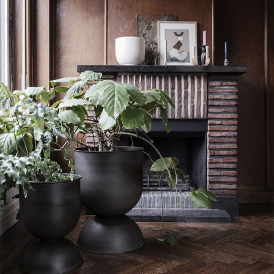 Pot Hourglass L noir Ferm Living Ferm Living