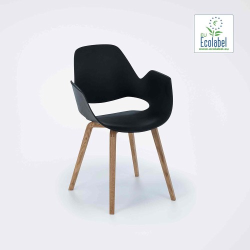 Chaise Falk noir avec accoudoirs et piètement en chêne Houe