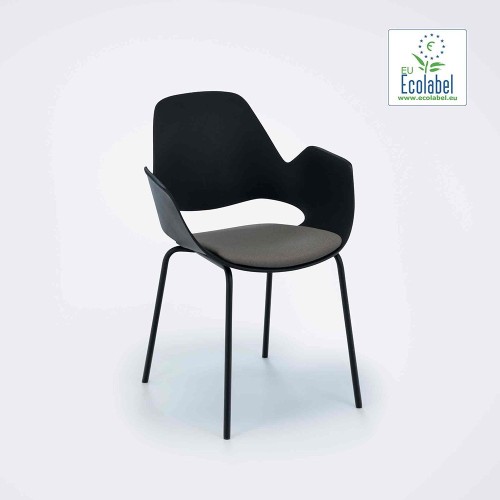 Silla Falk tapizada beige con reposabrazos y base de tubo de metal Houe