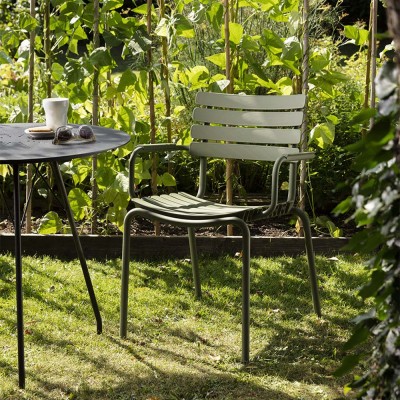 Houe: Designer indoor and outdoor furniture | Moodntone