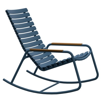ReClips blauwe outdoor schommelstoel en bamboe armleuningen Houe Houe