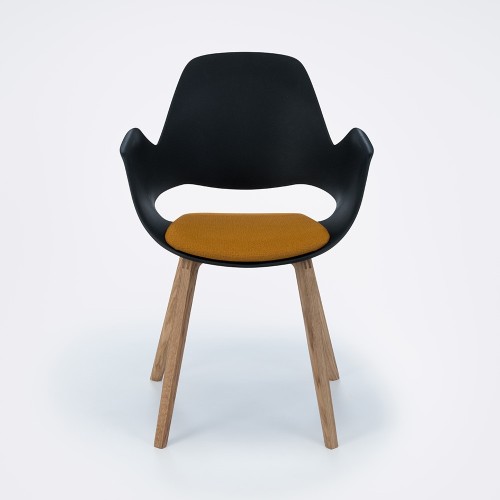 Chaise Falk rembourrée moutarde avec accoudoirs et piètement en chêne Houe