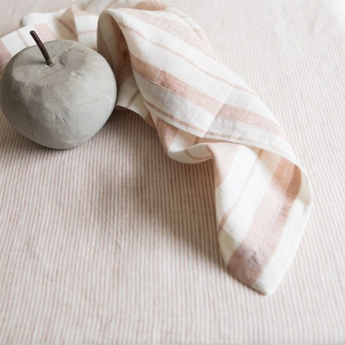 Nappe en lin lavé glaise et lait fines rayures Gabrielle Paris