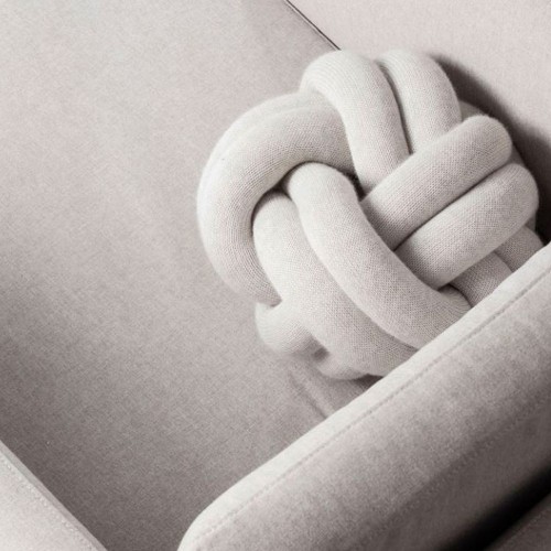 Knot-Kissen weiß grau Design House Stockholm