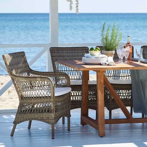 Silla con reposabrazos Marie natural Sika Design