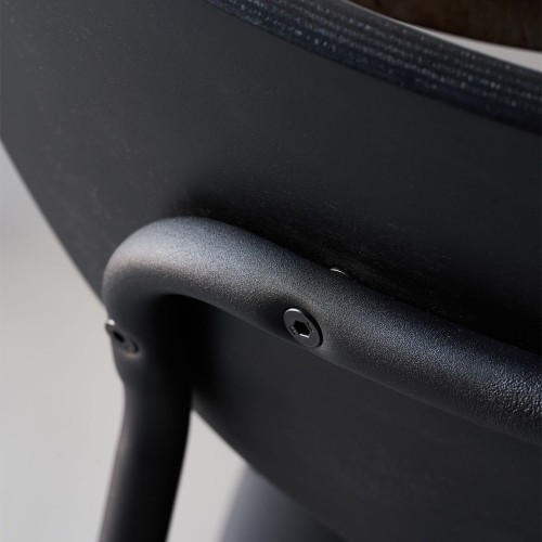 Must chair - black