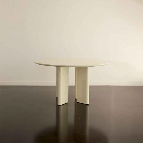 Joe round dining table - cream lacquer