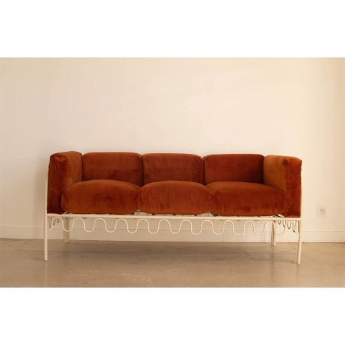 Dolores Sofa in baksteen fluweel, ecru ijzeren frame