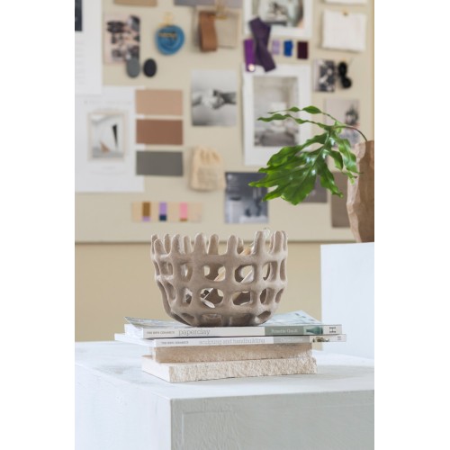 WORK OF ART Artistic sand vase