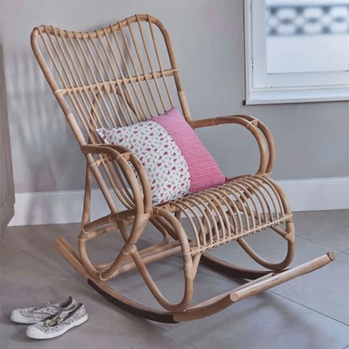 Sedia a dondolo in rattan Marlene