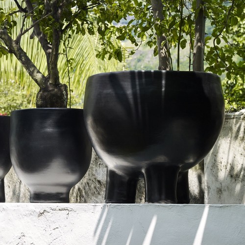 Barro pot L three-legged ames