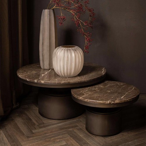 Mesa de centro Bregt con base de mármol marrón oscuro y alto relieve