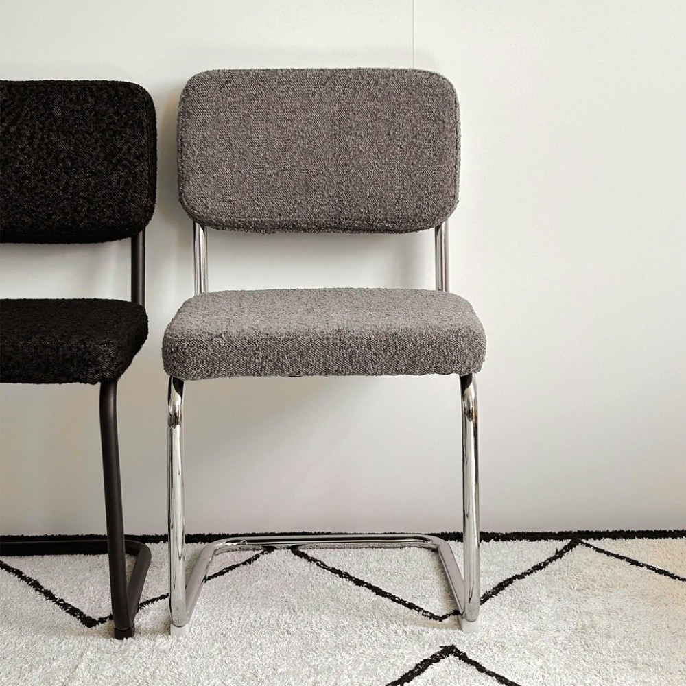 Chaise Capsule mit verchromtem Gestell, Bouclé-Stoff in Grau, B57 T49 H86 cm