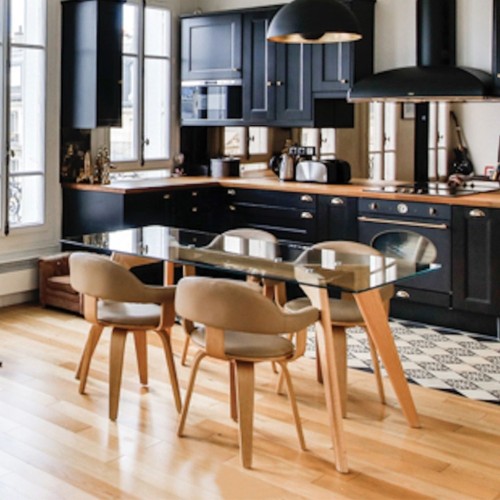 Chaise Suédoise beige pivotante pied clair L57 P53,5 H76cm