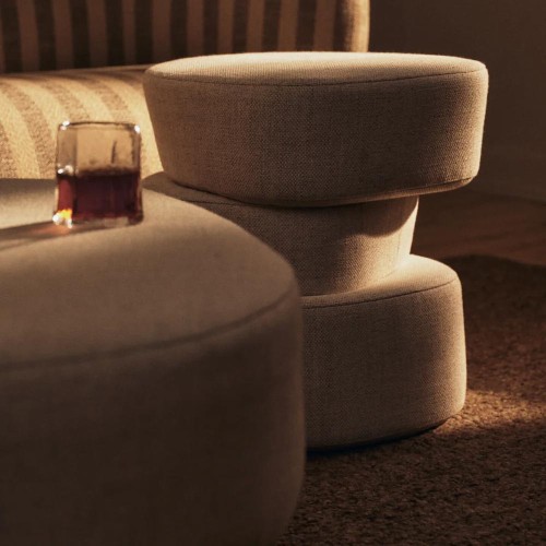 Pouf Plyo design sculptural capitonné