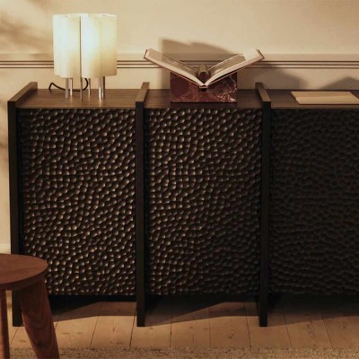 Buffet design Scarni en frêne foncé avec façade texturée