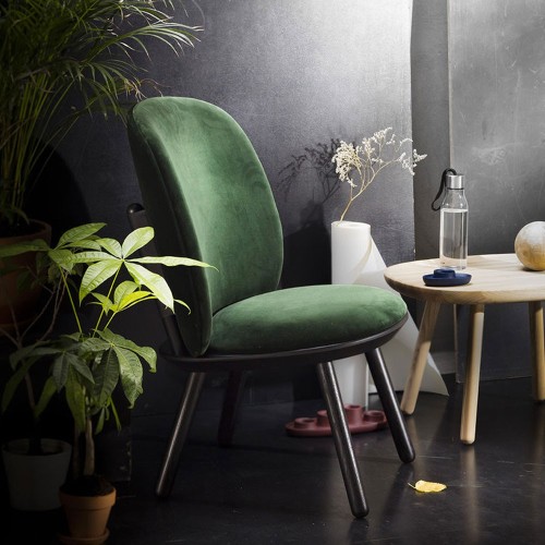 Chaise basse Naïve velours vert bouteille Emko