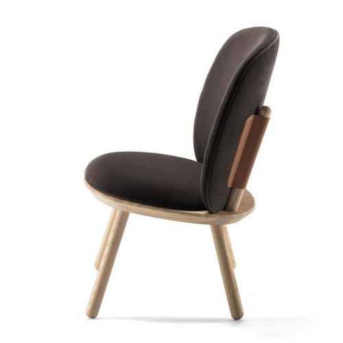 Chaise basse Naïve velours brun Emko